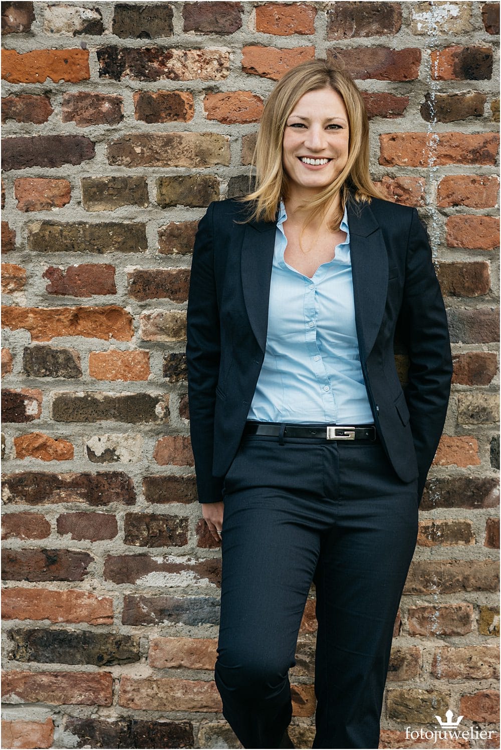 Businessfotos Köln - Frau mit Blazer Outdoor