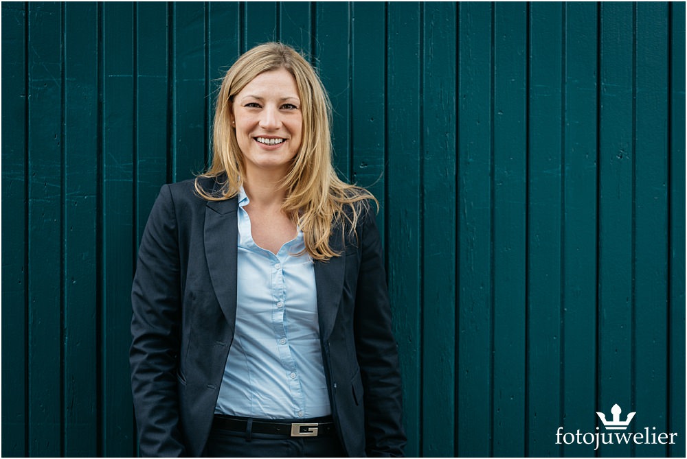 Businessfotos Köln - Frau mit Blazer Outdoor