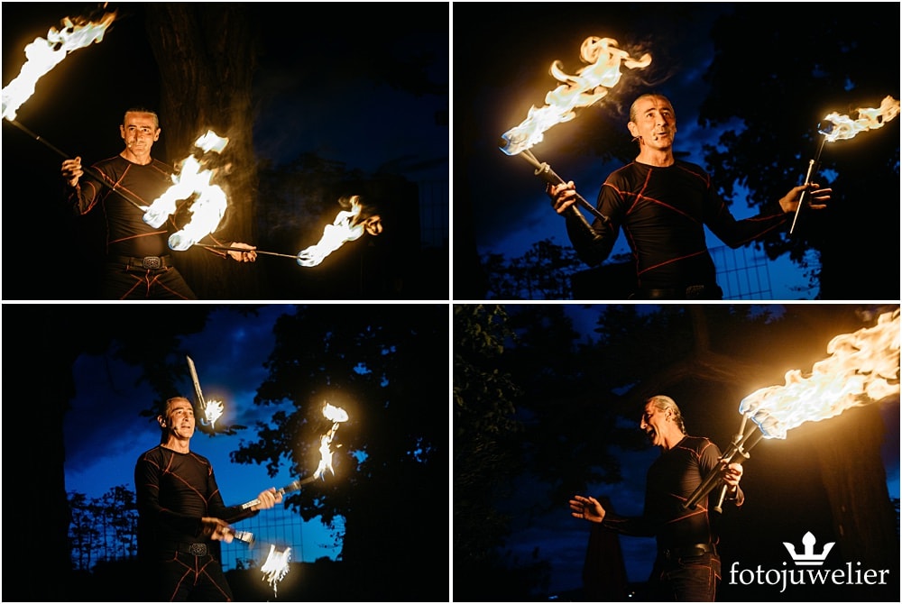 Eventfotos vom Eventfotograf - Feuershow "Der Lemmi" - Mann jongliert mit Fackeln