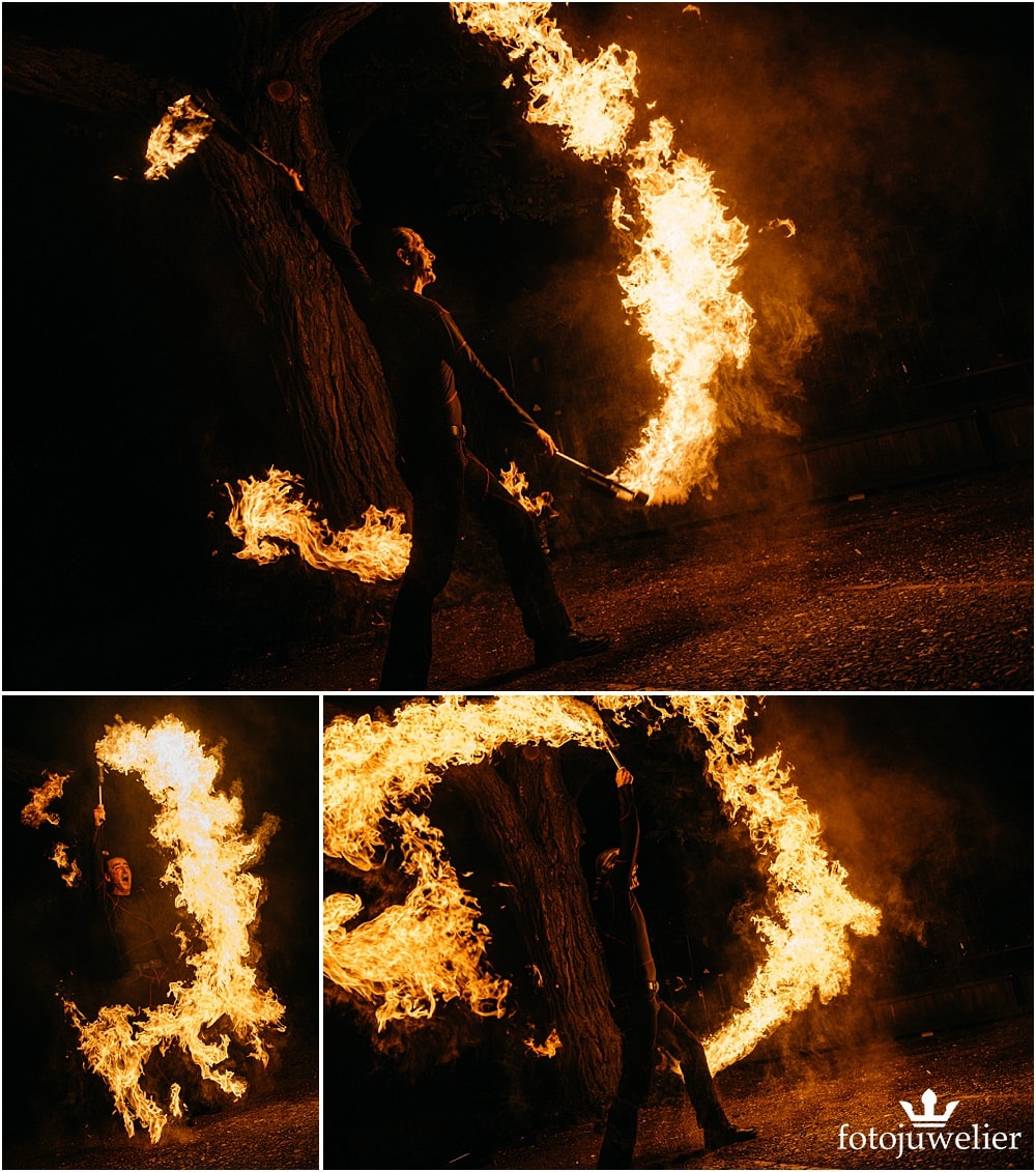 Eventfotos vom Eventfotograf - Feuershow "Der Lemmi" - Mann mit Fackeln
