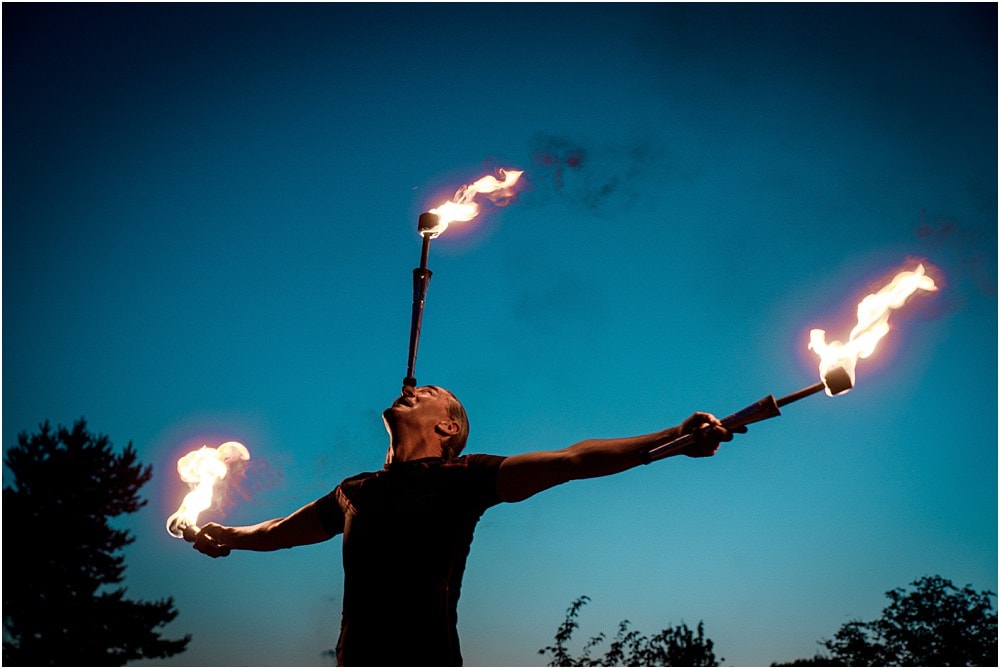 Eventfotos vom Eventfotograf - Feuershow "Der Lemmi" - Mann mit drei Fackeln